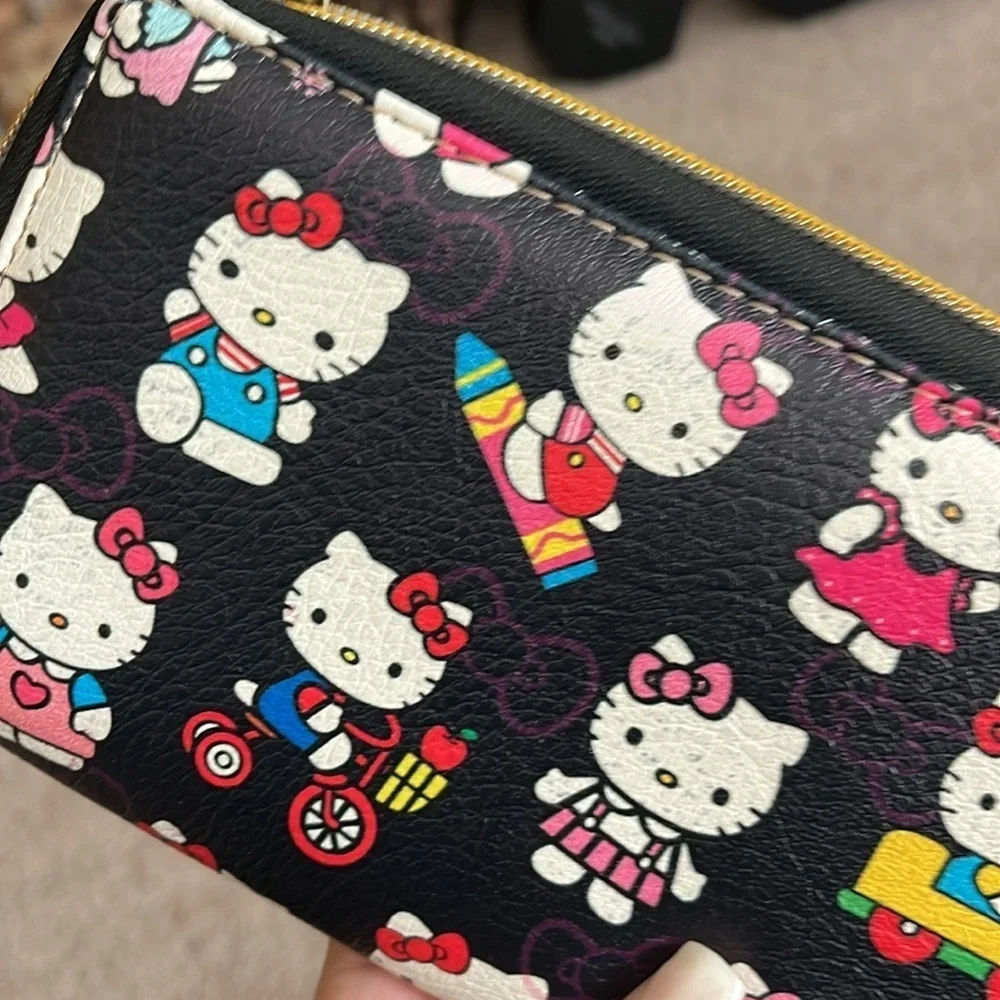 “Hello Kitty Wallet” - Picture 6 of 6